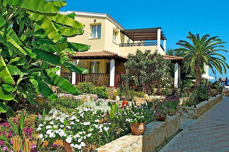 Hotel Lilium Agia Marina Exterior foto